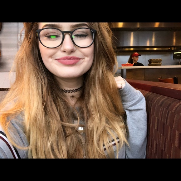 Meet your Posher, Carley - Picture 3 of 8